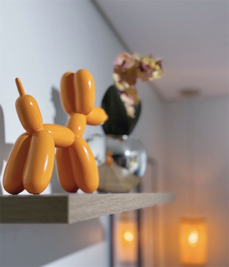 Decoração com escultura de cachorro balão na unidade Rio Tavares